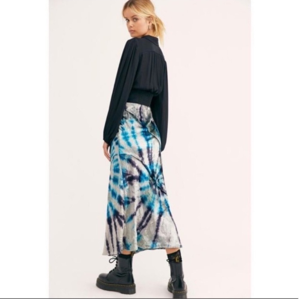 Free people serious swagger velvet midi skirt, Pisces combo blue. Size L tie dye